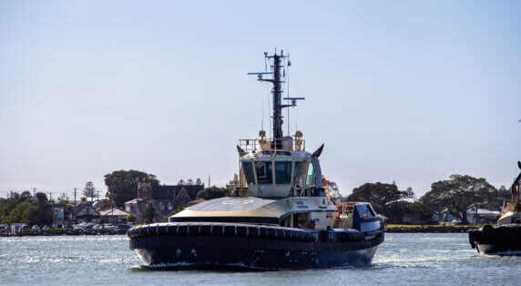 New TRAnsverse tug arrives in Newcastle, Australia