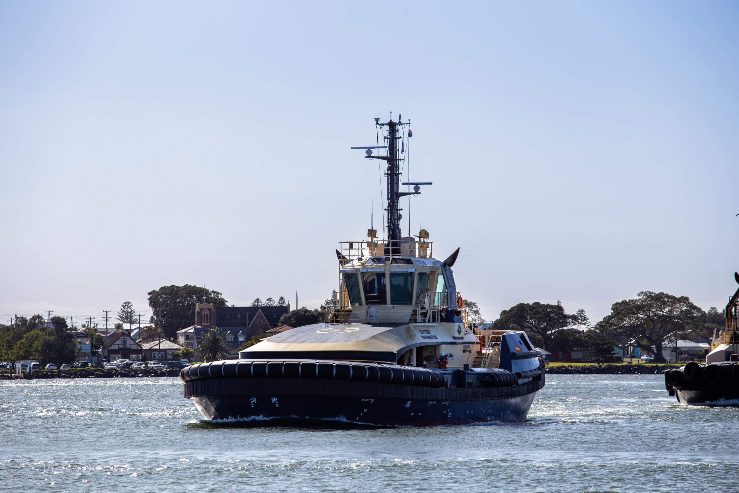 New TRAnsverse tug arrives in Newcastle, Australia - Svitzer